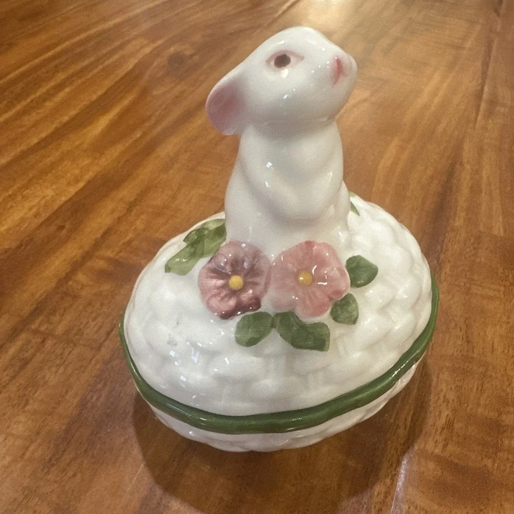 Vintage 80s Avon Bunny Rabbit Easter Holiday Spring Lidded‎ Trinket Box Brazil